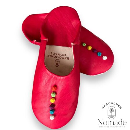 babouche cuir rouge pompons (5)