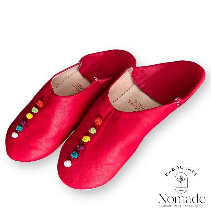 babouche cuir rouge pompons (7)
