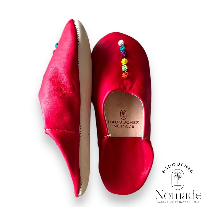 babouche cuir rouge pompons (8)