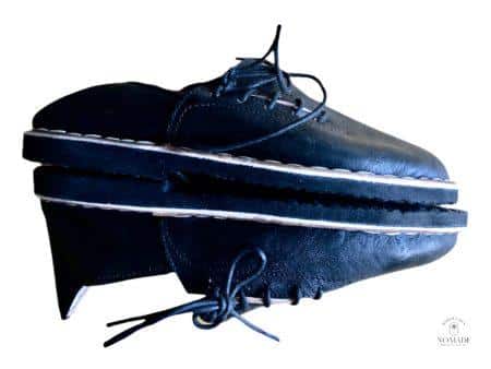 babouche noire a lacets