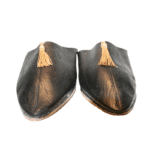 babouche pointue cuir noir pompons beige